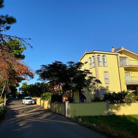 Villa Mena Vir Bagian luar foto