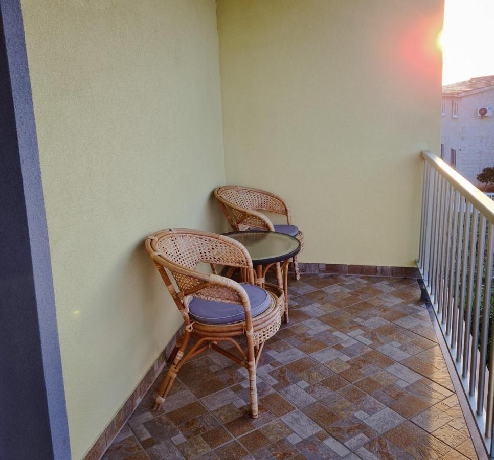 Villa Mena Vir Bagian luar foto