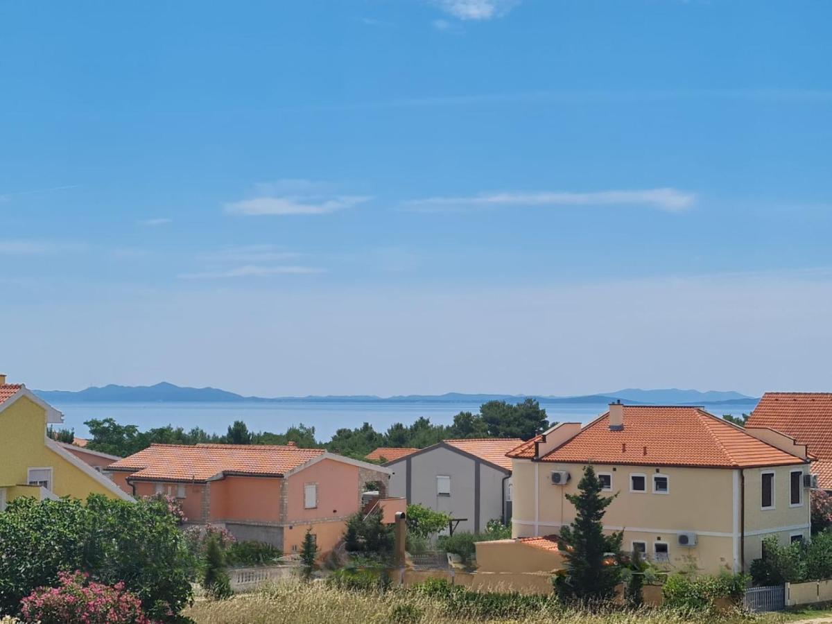 Villa Mena Vir Bagian luar foto